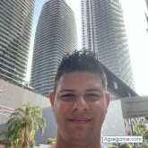 Busco pareja. Amigas.