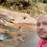 Busco pareja. Amigas con derechos.