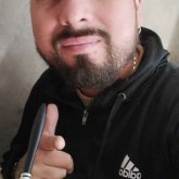 Busco ligar. Mujeres. Hombre. Música