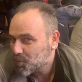 Mujer que sea sonriente.