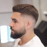 Operador. Mujer de 20 a 50 años de