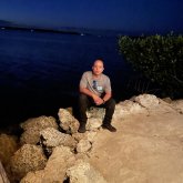 Encuentra Hombres Solteros en Calamar