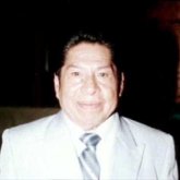 Alto bonita delgada. Alto pelo negro