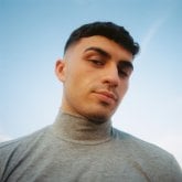 Alguna mujer graciosa y directa. Me