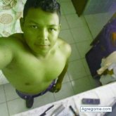 Mujer soltera solo en área de