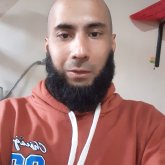 Busco mujer de 18 hasta 30 años que le