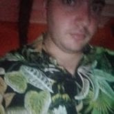 Soltero vivo solo con chicas serca de mi