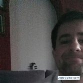 Kedar con mujer. Simplemente simpático.