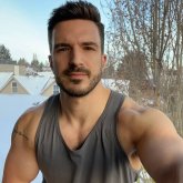 Electricista. Busco ligar. Una chica