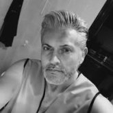 Busco ligar. Acabó de salir de una