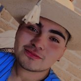 Busco pareja. Una chica. Muy alegre y