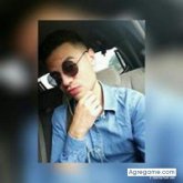 Emprendedor. Busco pareja. Futbol.