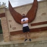 39 años
.. Complexión atletica..