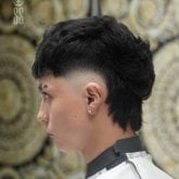 Conocer y salir con chicas. Alto delgado