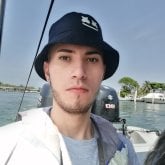 Empleado. Busco hacer amistades.