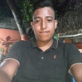 Delgada, chaparrita,. Delgado, algo