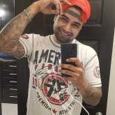 Ingeniero. Busco solo mujeres. Soltero,