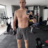 Profesional. Me cuido mucho, fibrado.