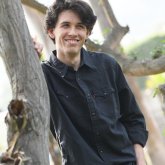 Estudiante. Busco conocer gente. Busco