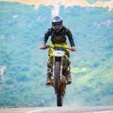 Busco pareja. Mujer. Alegre. Las