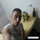 Encuentra Hombres solteros en Caseros
