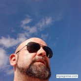 Busco ligar. Conocer gente.