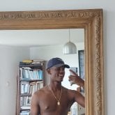 Una mujer delicada y cariñosa. Mujeres