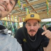 Busco conocer gente.