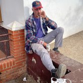 Busco chica de 30 a 50 años. Me defino