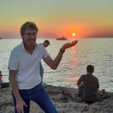 Artista. Busco chatear.