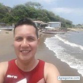 Programador. Busco pareja. Mujer. .. ..