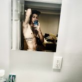 Busco pareja. Gente cerca. Cantante.