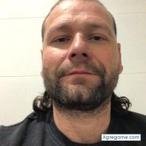 Trabajando. Busco chatear. Mujer.