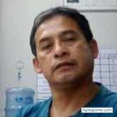 Busco pareja. Oír música romántica