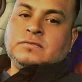 Alto moreno y buena gente.