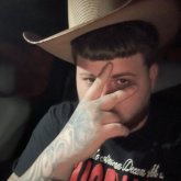 Estudiante. Busco hacer amistades. Una