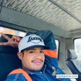 Busco pareja. Mujer simpática. Alegre.