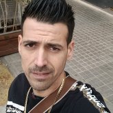 Trabajo. Busco conocer gente. Chichas