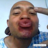 Busco ligar. Soy  dibujante. El helado y