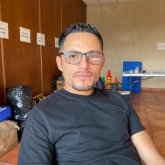 Empleado. Chicas  para relación.