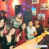 Busco hacer amistades. Procuro conhecer