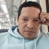 Buenas compañía y conoces personas