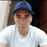 Chófer. Busco pareja. Chicas. Un chico