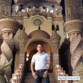 En empresa. Busco conocer gente. Conocer