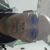 Operador. Soy hombre y deseo charlar con