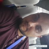 Encuentra Hombres solteros en Fene