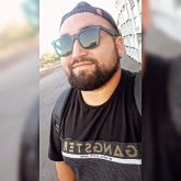 Busco chatear. Gente que sume. Un tipo