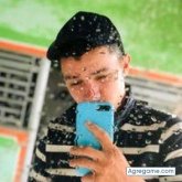 Busco pareja. Amigos. Alegre. Viajar.