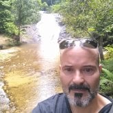 Aburrido. Busco ligar. Guapete y