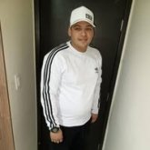 Flaca hermosa amable. Un hombre